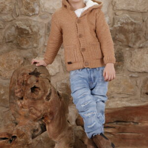 סוודר סרוג עבה עם כפתורים